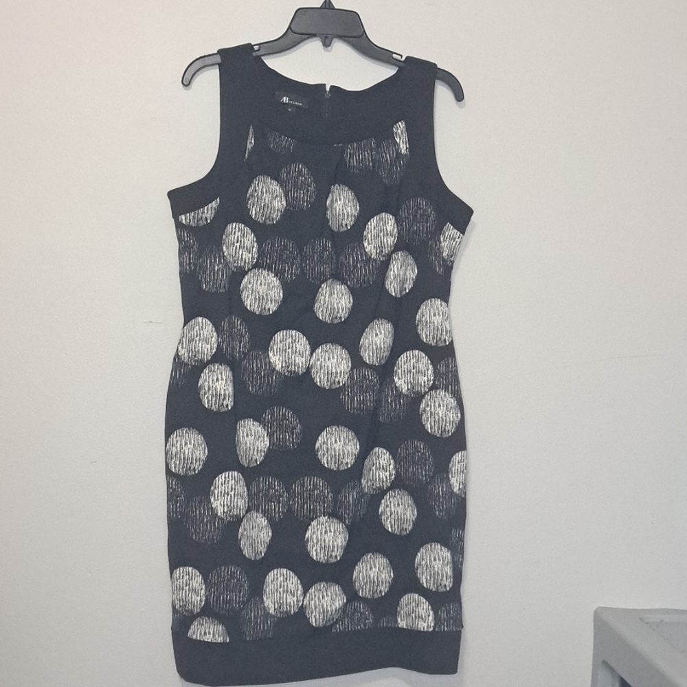 AB Studio Black and White Circle Design Dress - Size 16 - Stylish & Chic!